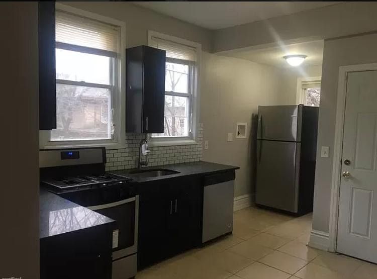 1st image of 555 Sanford Ave