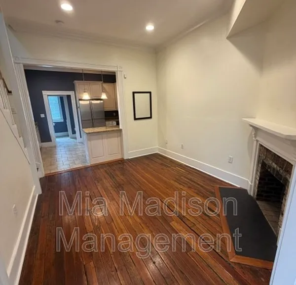 302 E 33rd St — Photo 5