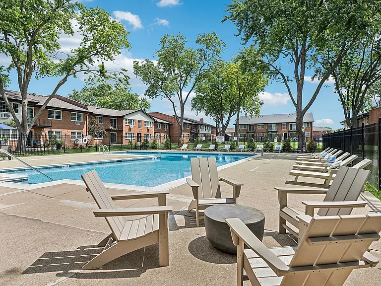 ReNew Des Plaines North & South — Photo 29