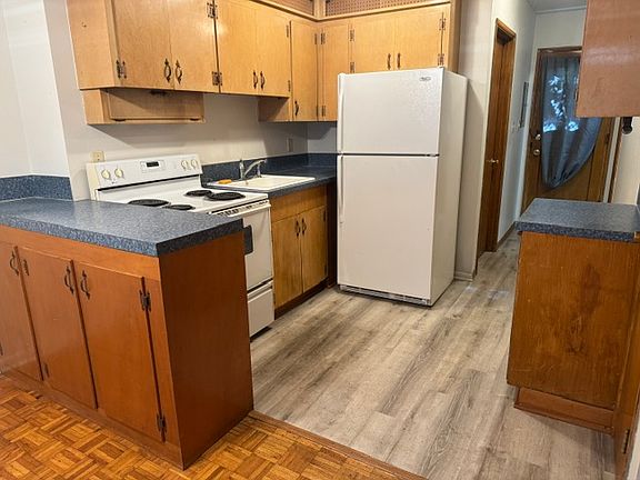 4th image of 6739 SE Woodstock Blvd #3