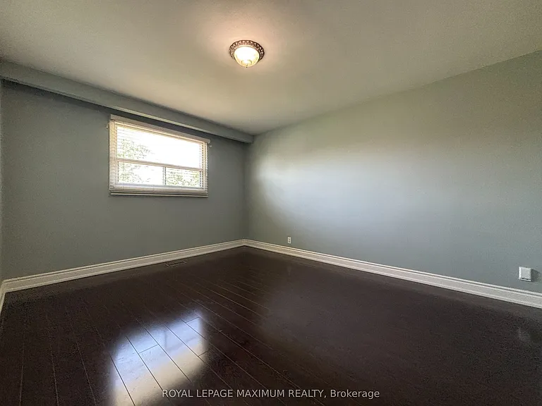 54 Hisey Cres W — Photo 21