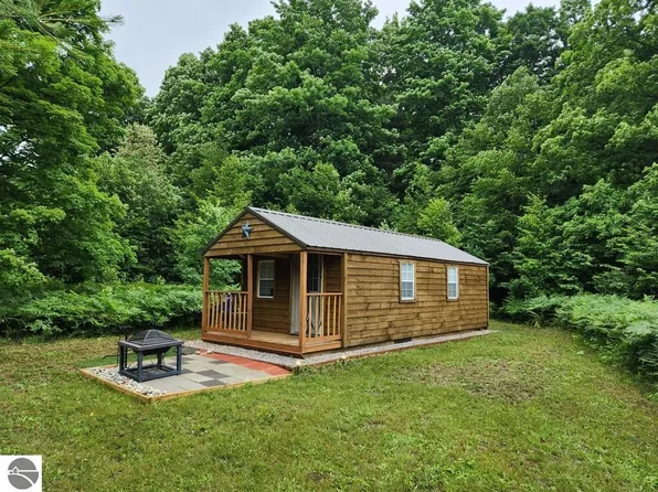 4411 Whitetail Dr SE, Kalkaska, MI 49646