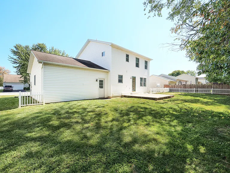 1676 Taylor Dr — Photo 32