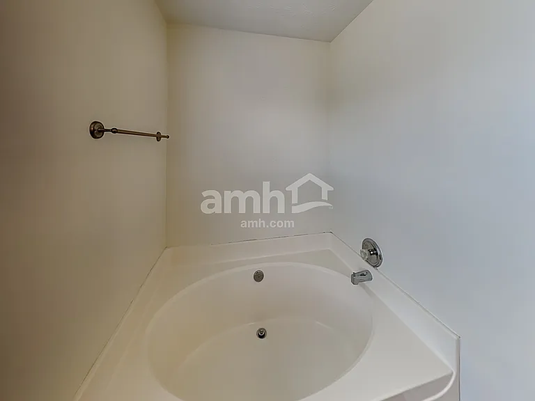 125 Simsbury Ct — Photo 14