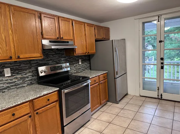 172 W Genesee St APT 3E, Chittenango, NY 13037