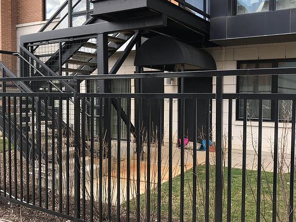 2nd image of 2230 W Madison St Unit 102