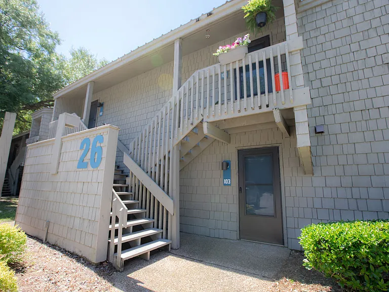 East Bay Apartment Homes — Photo 19