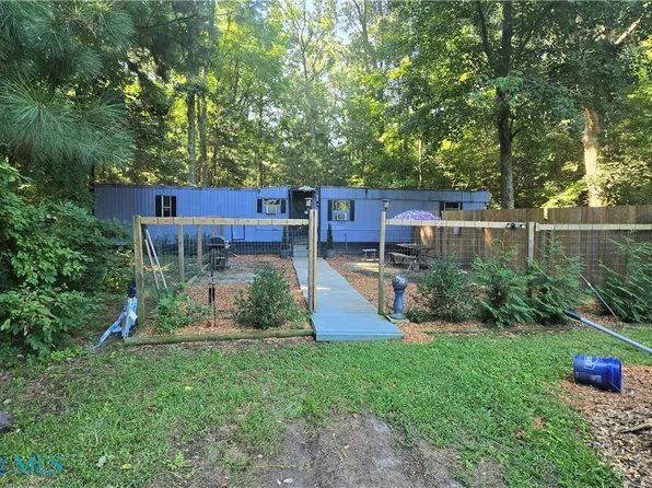 277 Antioch Rd, Susan, VA 23163