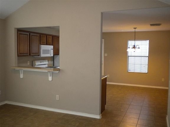 4th image of 3215 Lauren Oaks Ln