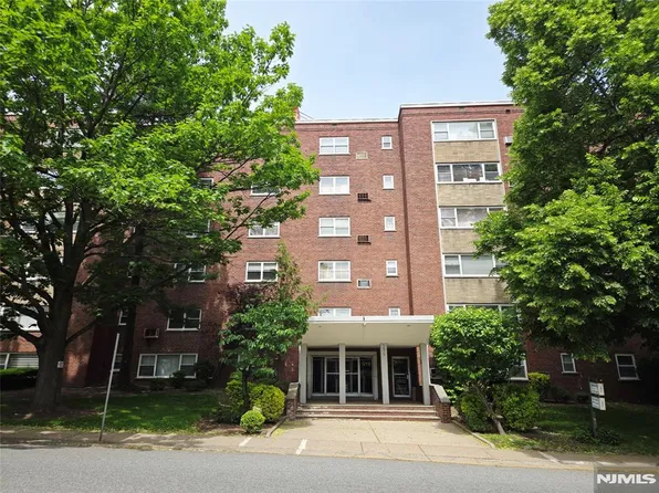 1575 Center Avenue #4B, Fort Lee, NJ 07024