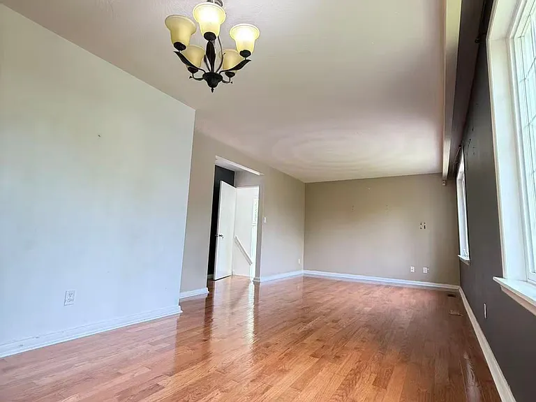 256 Patricia Ave #MAIN — Photo 9