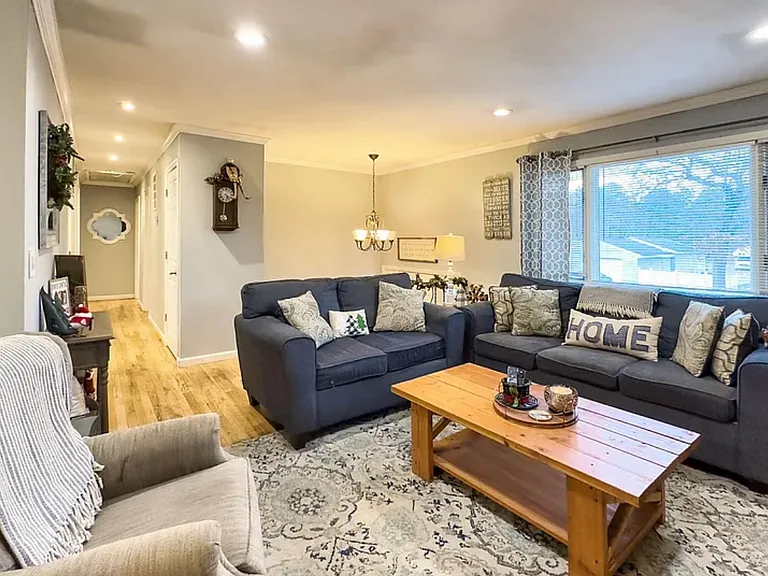 1 Berkshire Ct — Photo 4