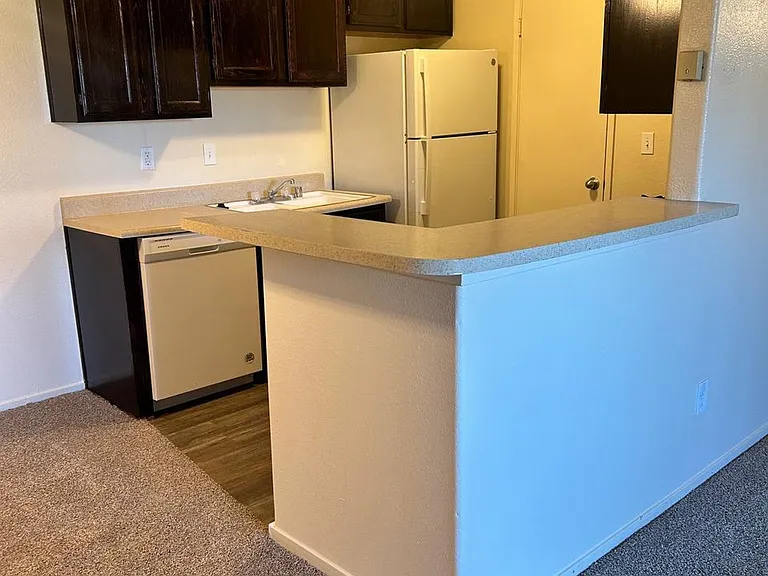 Mirage Apartments — Photo 14