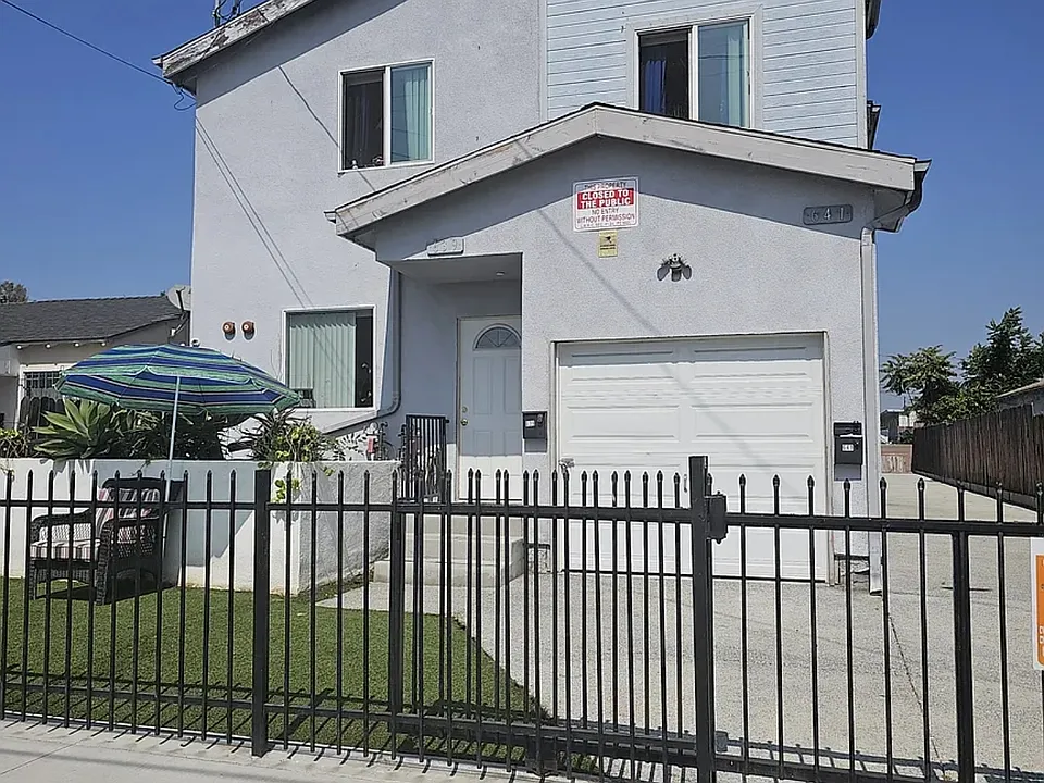 329 E 116th Pl
