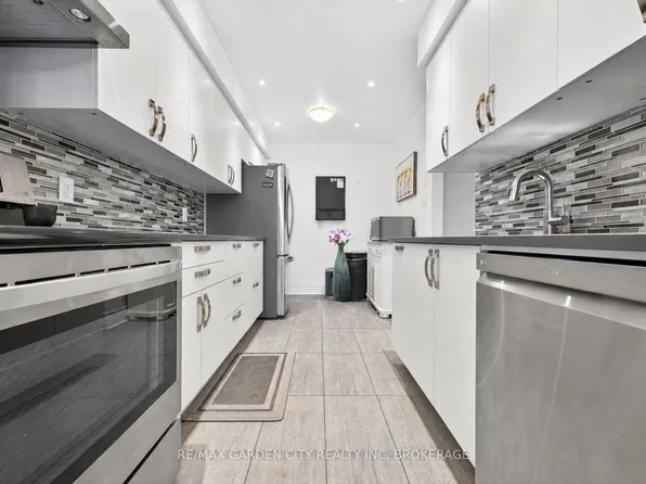 3008 Palmer Dr #8, Burlington, ON L7M 1L2