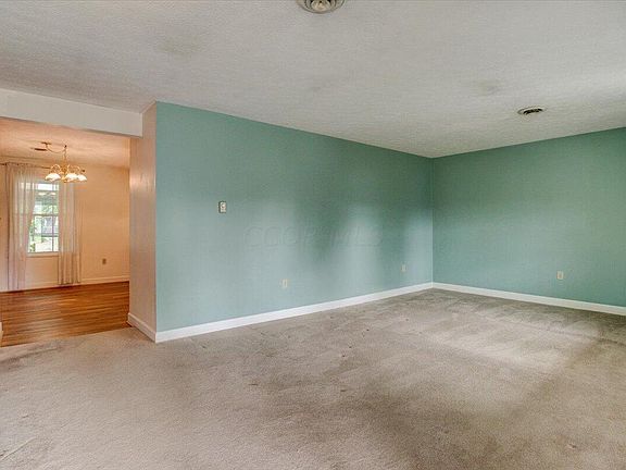 5th image of 265 Emerald Ln