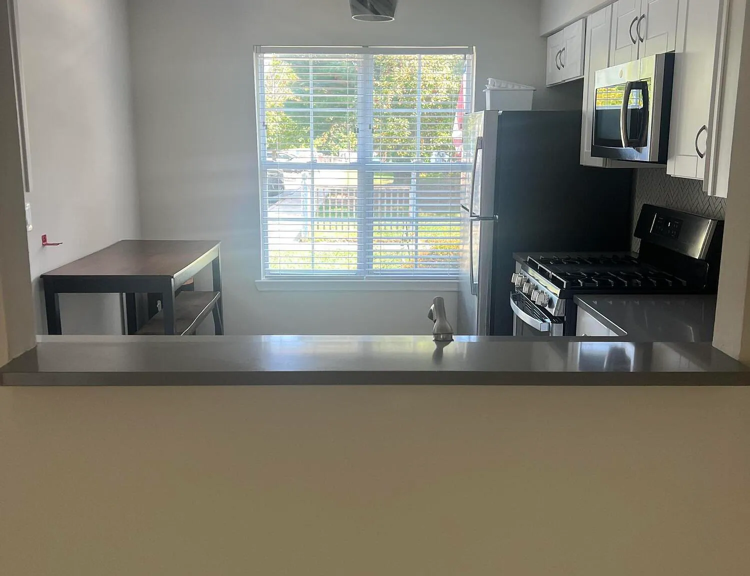 2 bed, 1.5 bath, 1260 sqft, $2,600 — Photo 4