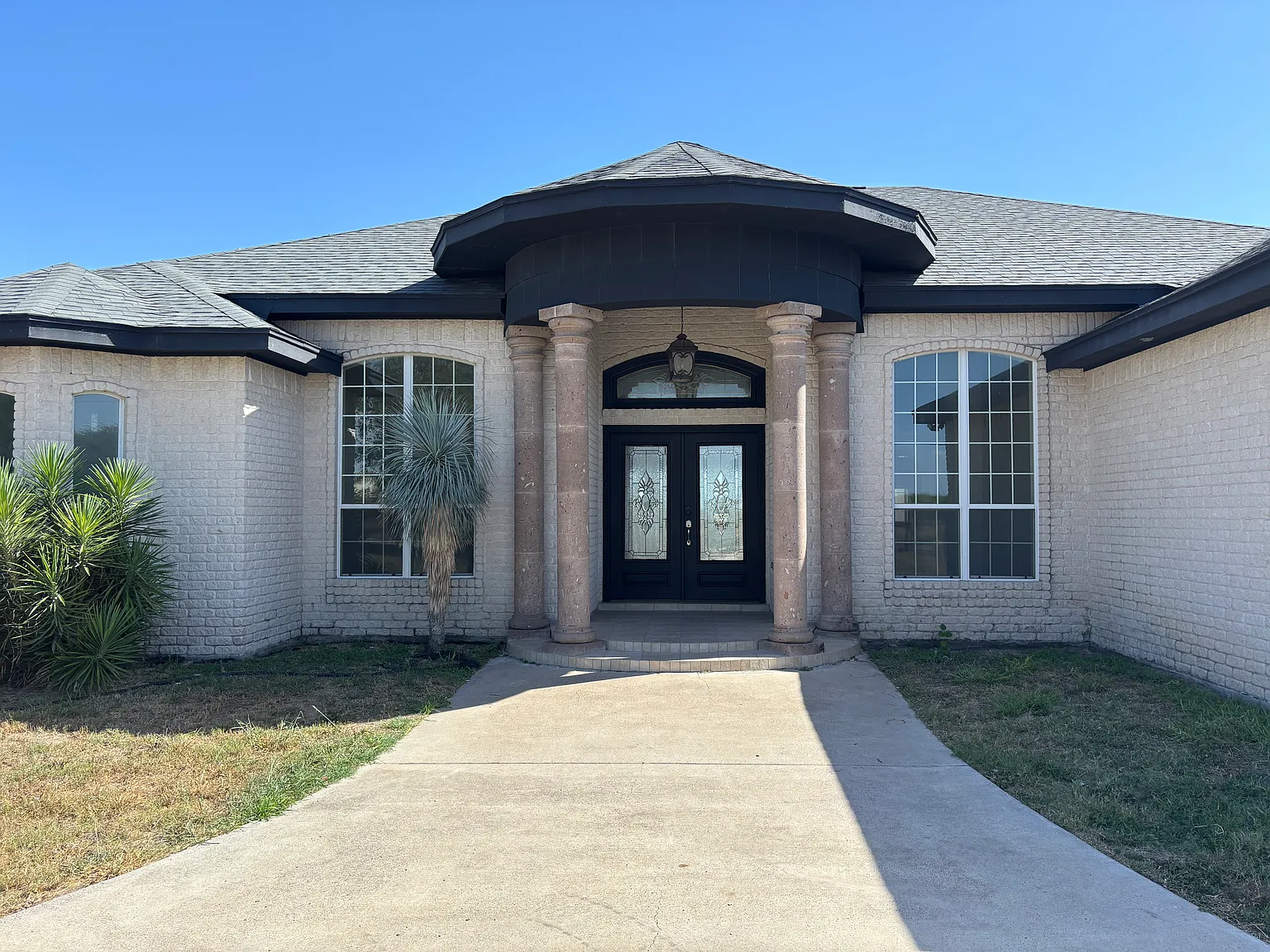 420 W Palm Dr — Photo 2