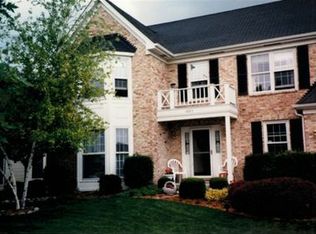 1805 Paddock Ct, Naperville, IL 60565