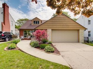 6048 N Lydell Ave, Whitefish Bay, WI 53217