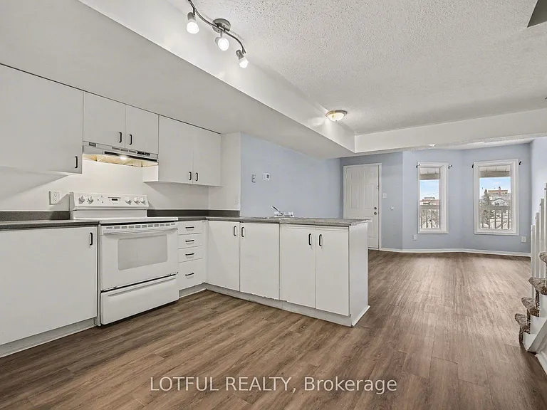 237 Loretta Ave S #9 — Photo 12