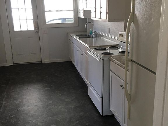 3rd image of 101 William St #1