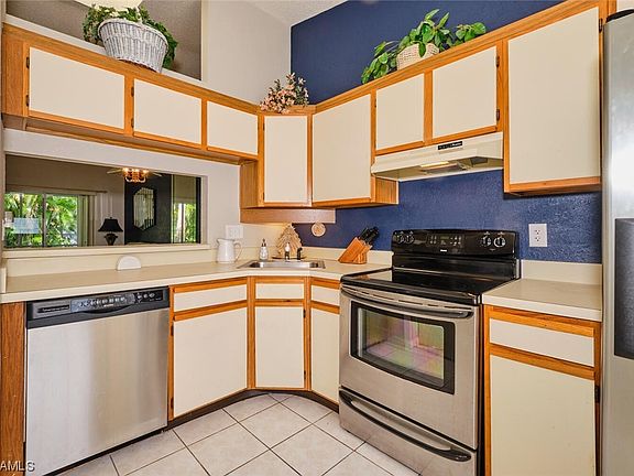 5th image of 9627 Windsor Club Cir