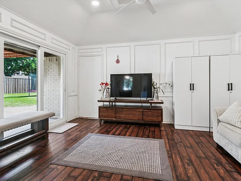 4436 Emerson Dr — Photo 16