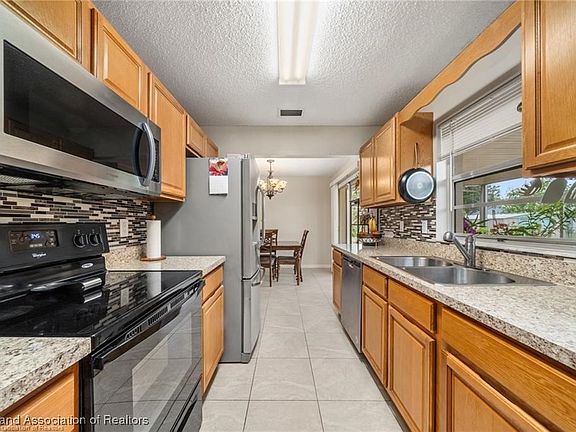 2nd image of 1536 Meadowbrook St