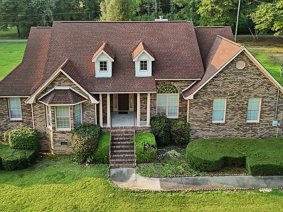 3rd image of 71 Landfair Dr