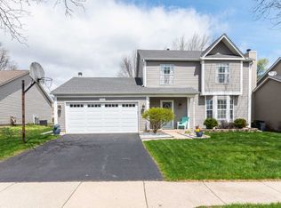 825 Berkshire Ln, Carol Stream, IL 60188