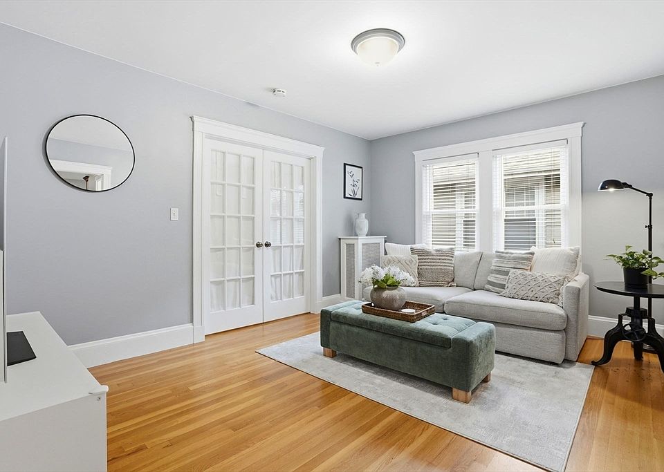 1st image of 32 Eddy St Unit 3