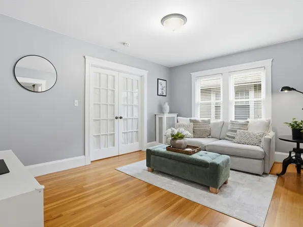 32 Eddy St Unit 3, Waltham, MA 02453