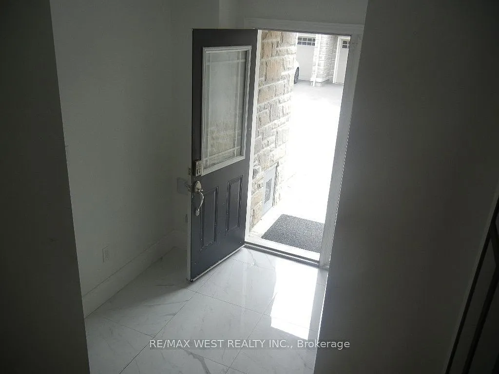 3 bed, $3,500 — Photo 2