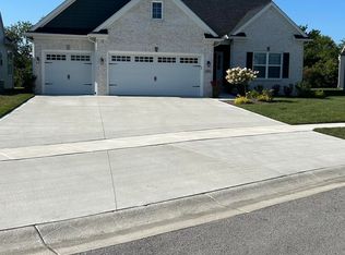 9851 Saugatuck Dr, Sylvania, OH 43560