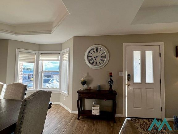 3rd image of 810 Dennis Way