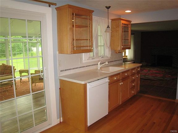 3rd image of 408 Blueberry Ln