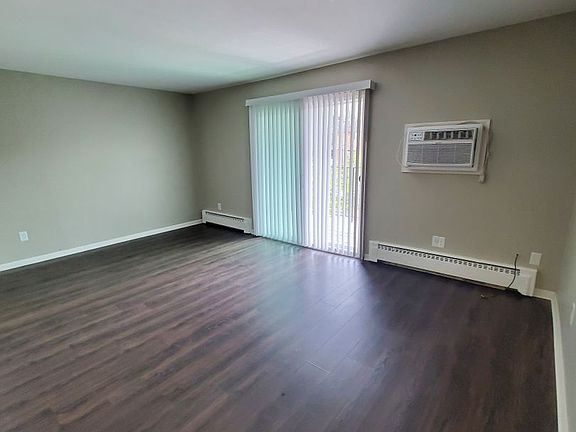 3rd image of 196 Flintridge Dr APT 10