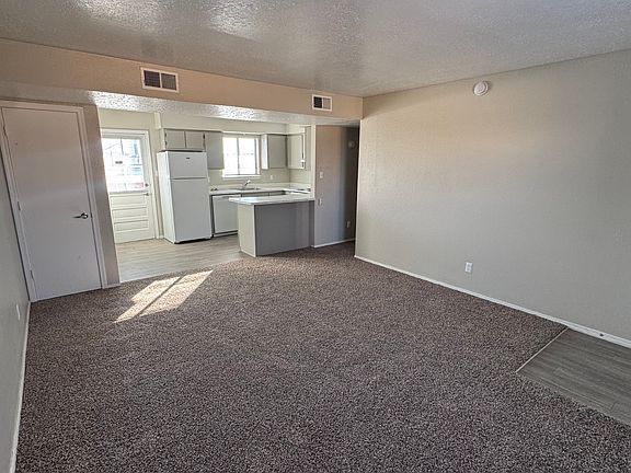 4th image of 403 Aztec Rd NW #3AR