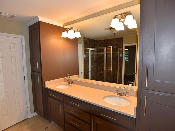 3rd image of 2554 Sherbrooke Dr