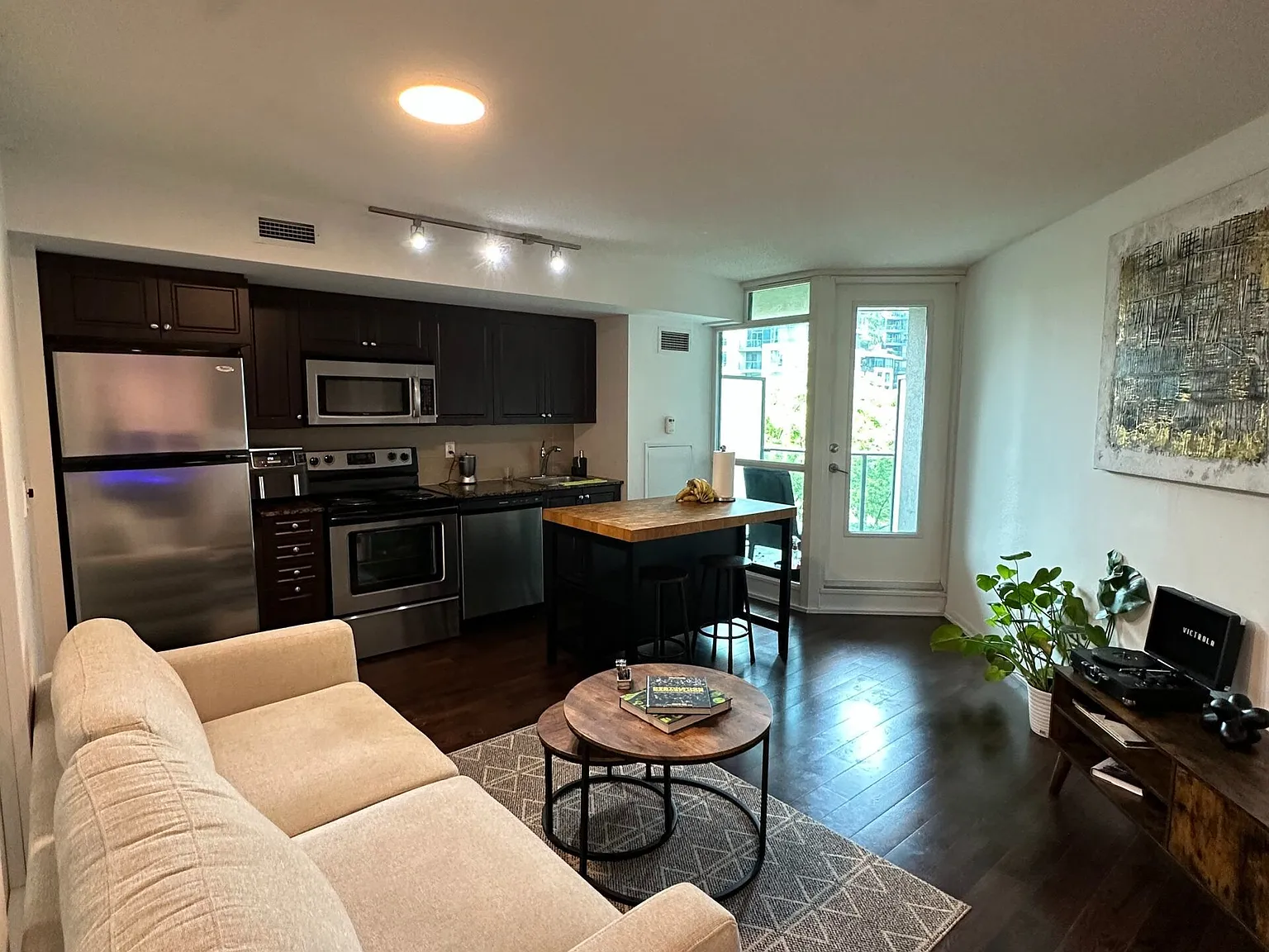 2 bed, $2,400 — Photo 2
