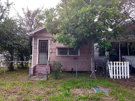 2nd image of 1302 Francis St