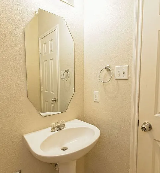 4009 Hidden Meadow Ct — Photo 18