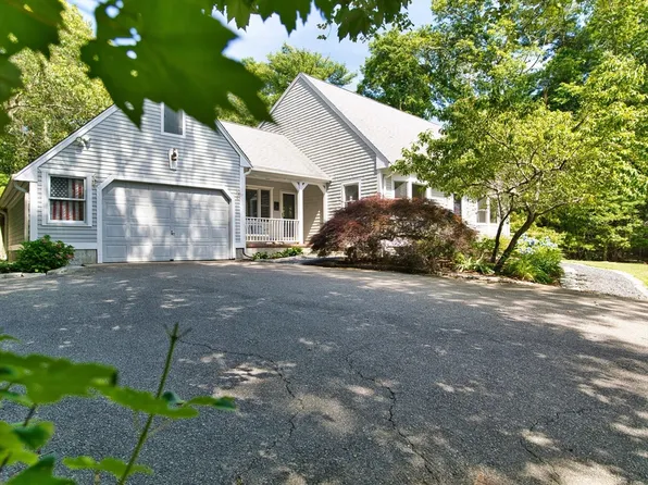 35 Slades Farm Ln, Dartmouth, MA 02748