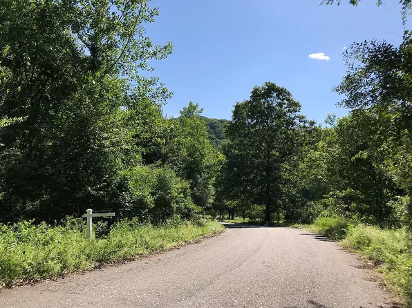 81 Valley View Farms Rd, Pawling, NY 12564