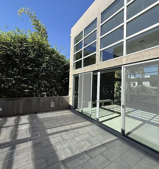 807 Huntley Dr — Photo 3