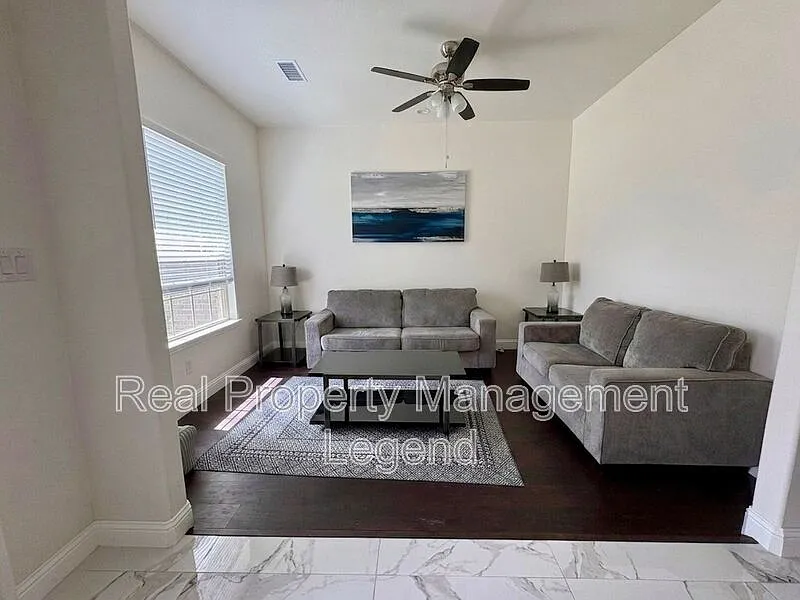 4 bed, 3.0 bath, 2280 sqft, $2,600 — Photo 3