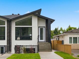 8518 SW 33rd Ave NW, Calgary, AB T3B 1K5