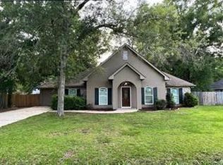 64 Helen Dr, Madisonville, LA 70447