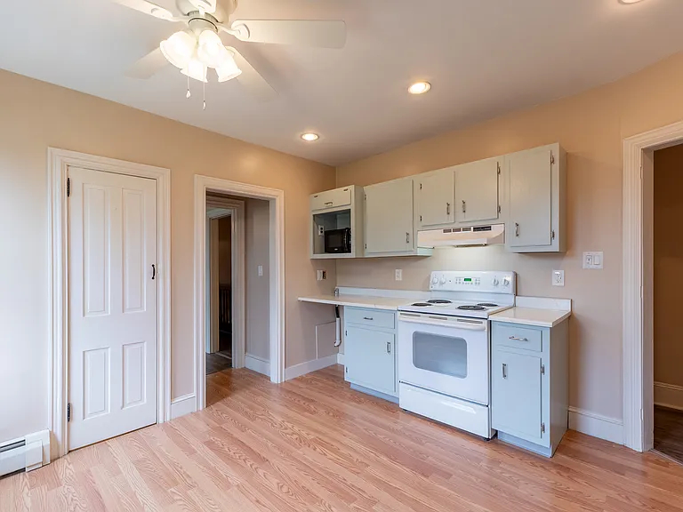 506 Washington St — Photo 14